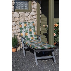 Beo Liegenauflage Treffelstein mit Ananas-Motiv auf Gartenliege.