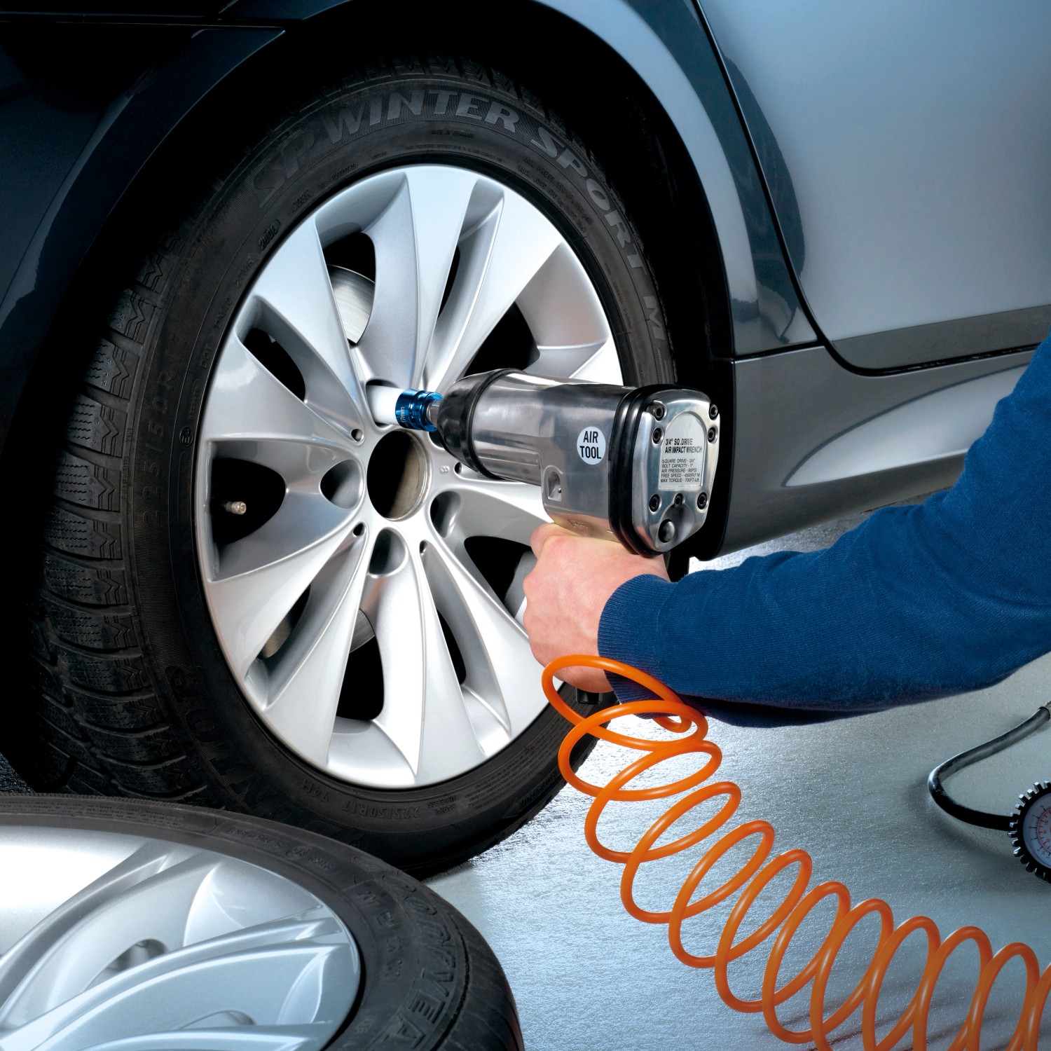 Alu-Felgen Stecknussset im Einsatz: Radwechsel mit Schlagschrauber und Stecknuss 17/19/21 mm.