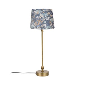 PR Home Liam Tischleuchte mit Messingfuß und blauem Lampenschirm mit Blumenmuster, skandinavisches Design.
