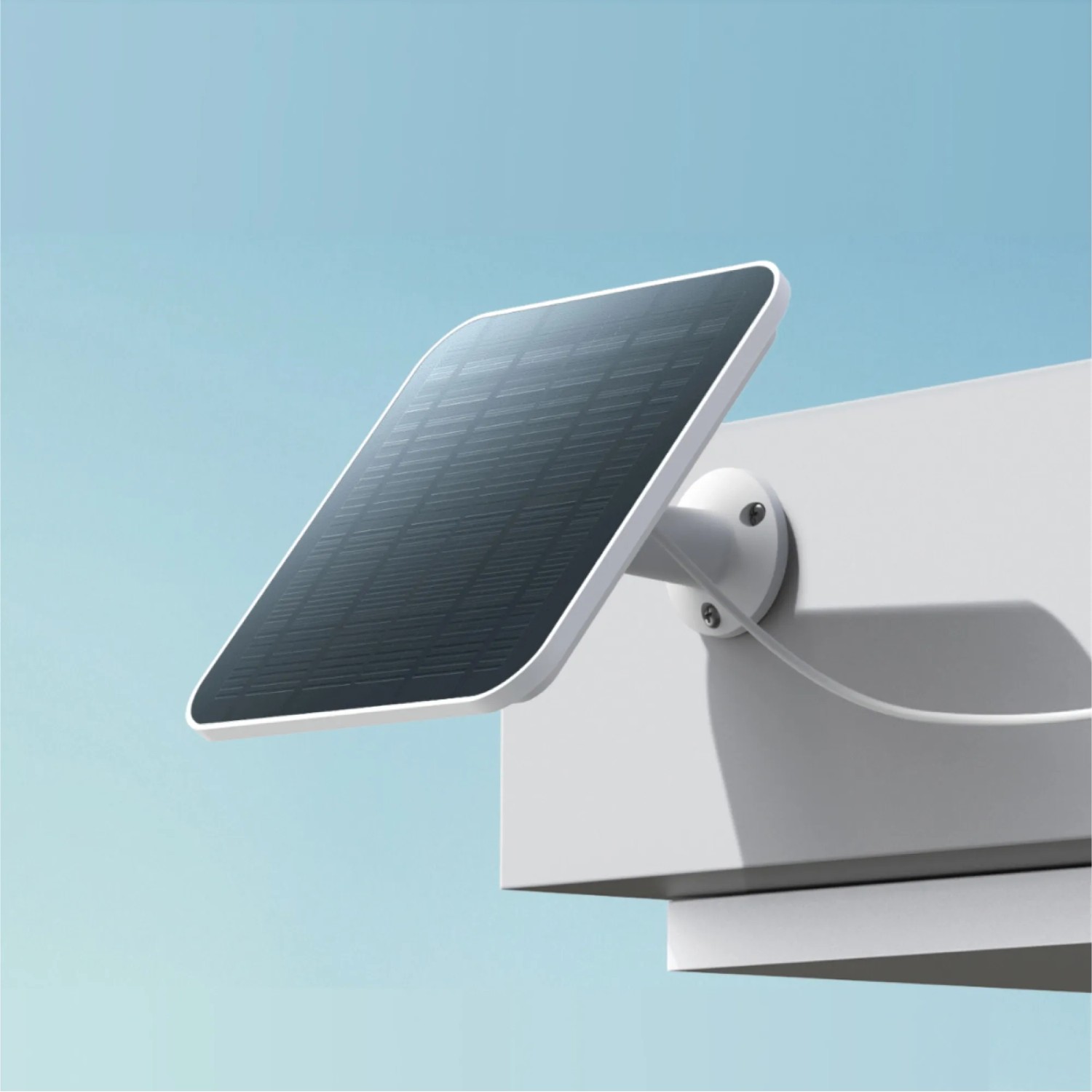 Eufy Solarpanel für S330 4G LTE Kamera, montiert an einer weißen Wand. Stromversorgung für Ihre Kameraüberwachung.