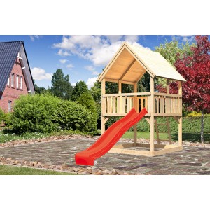Karibu Spielturm Luis mit Satteldach und roter Rutsche im Garten.