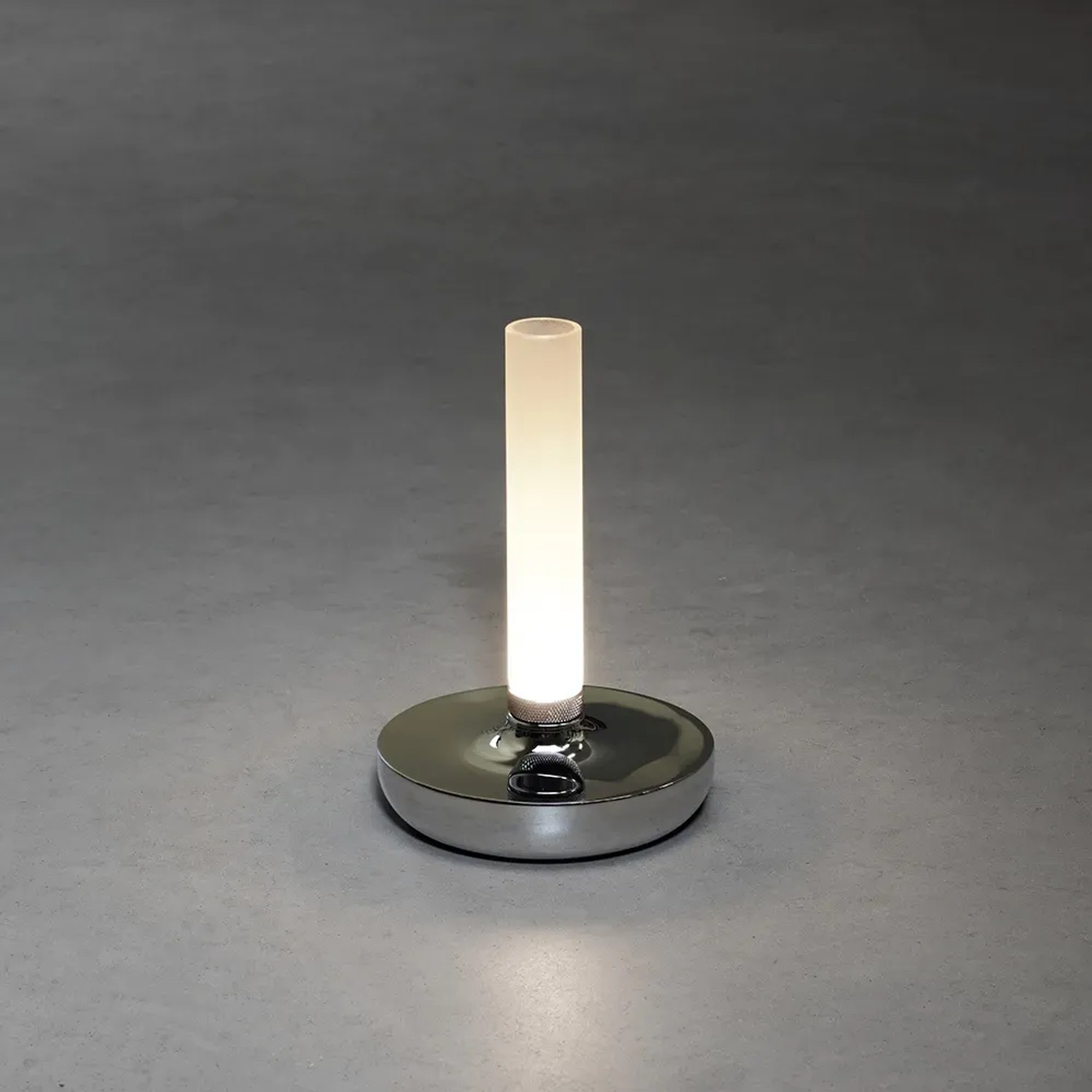 Konstsmide LED-Akku-Vase Biarritz, silberne Deko-Leuchte für Innen & Außen.