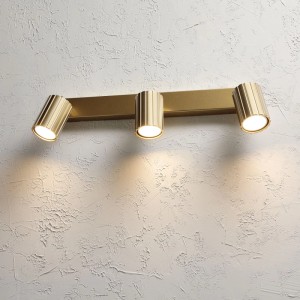 Goldene Lamkur Deckenleuchte Prisma mit drei Spots und geriffelter Oberfläche.