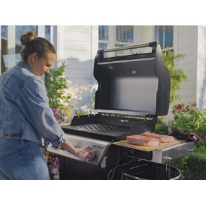 Weber Spirit EPX-325S GBS Gasgrill mit SearZone und 3 Brennern in Aktion.
