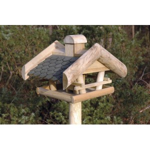 Dobar Vogelhaus mit Futtersilo aus Holz und grünem Dach im Garten.