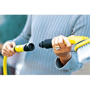 Kärcher Adapter für Gartenschlauchanschluss zum Verbinden mit Bürste.