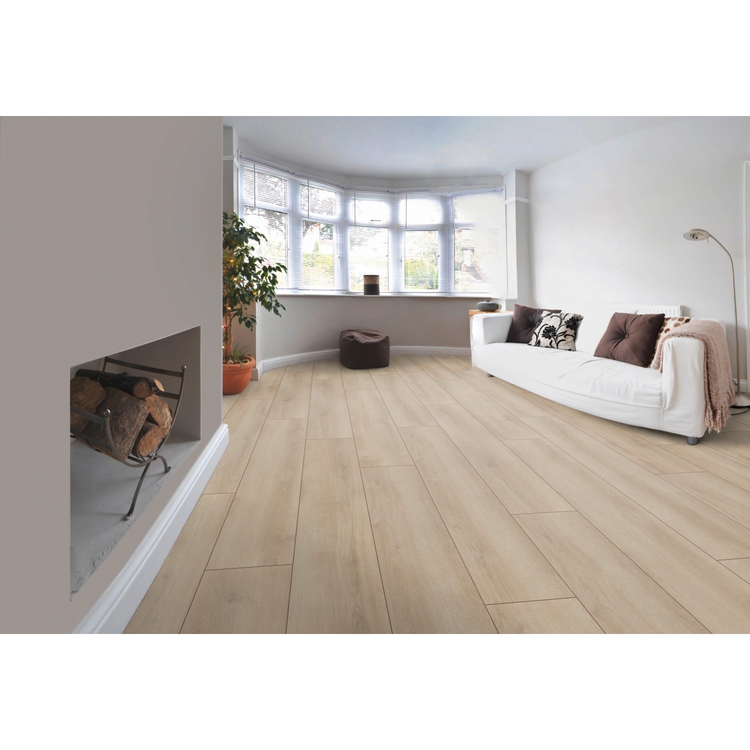 Heller Jangal Laminatboden Oak National Park im Wohnraum verlegt.