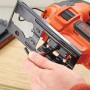 Black+Decker Akku-Stichsäge BDCJS18 im Einsatz, Akku separat erhältlich.