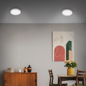 Zwei Briloner LED Deckenlampen Fire, Ø 30cm, Chrom matt, im Wohnraum.