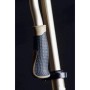 Ergonomischer, strukturierter Griff des Six Degrees Aluminium Scooters in Gold. Dunkelgrauer TPR-Griff, goldene Lenkstange, höhenverstellbar.