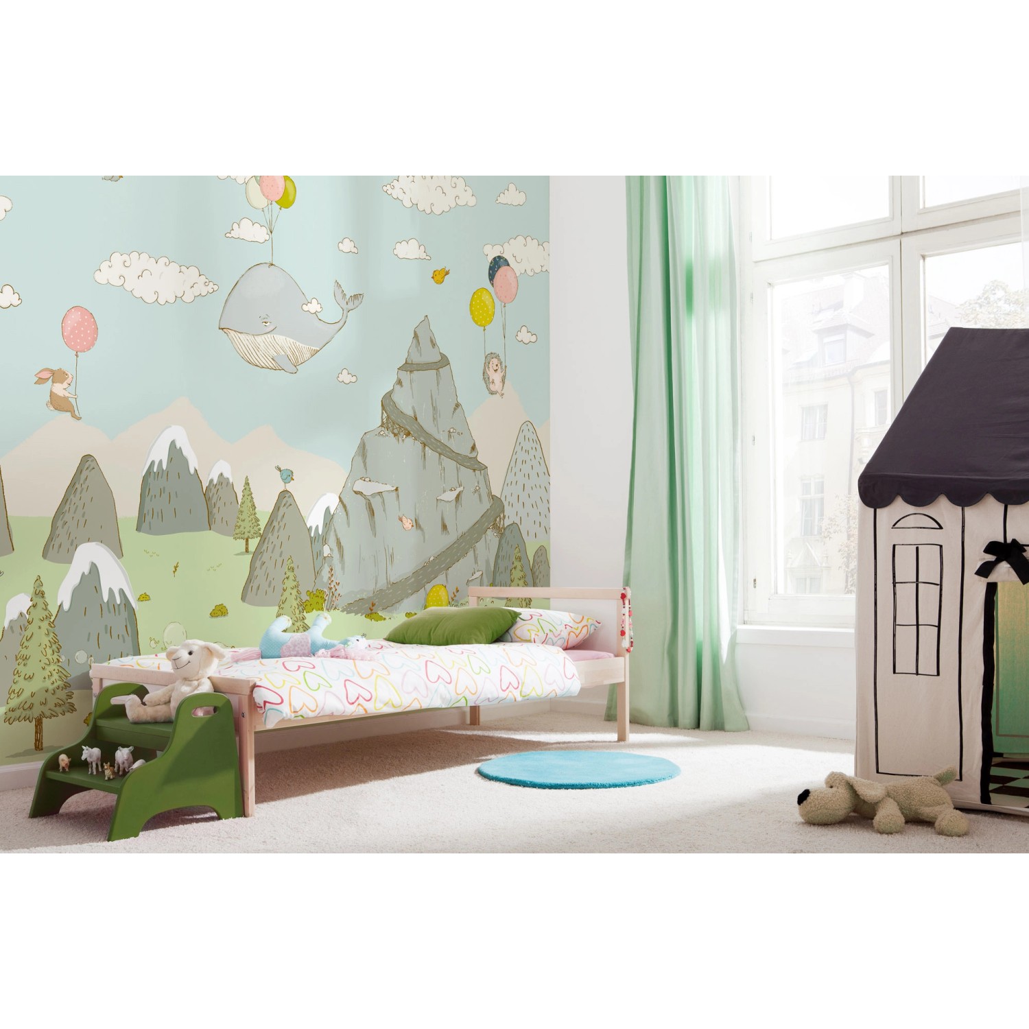 Komar Vliesfototapete Mountain Traveler mit Berglandschaft im Kinderzimmer.