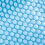 Nahaufnahme der blauen Intex Solarabdeckplane für Easy & Frame Pools mit Luftpolster.