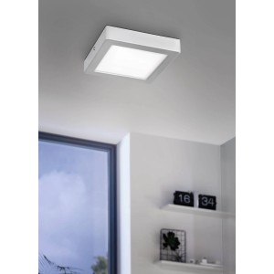 Quadratische, silberne LED-Deckenleuchte Idun von Eglo mit neutralweißem Licht (4.000 K).