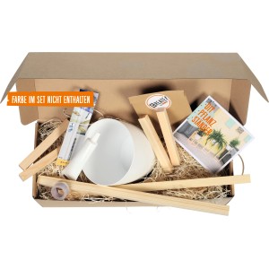 DIY Pflanzständer Set von CREATE! by OBI: Pflanztopf, Holzleisten, Schrauben, Schleifpapier und Anleitung in Box.