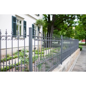 Eleo Zaun Lucca, unbeschichtet, 192,5 cm, Schmiedeeisen Gartenzaun mit Zierspitzen und C-Dekoren.