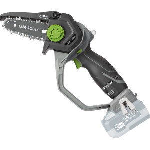 LUX-TOOLS Akku-Astsäge A-EAS-20/154 aus dem 1 PowerSystem für Gartenarbeiten.