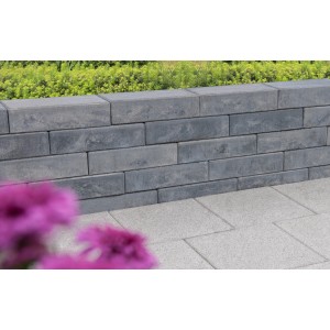 Diephaus Mauer aus Patea Medio Quarzit Mauersteinen (42x21x12,5 cm) im Garten.