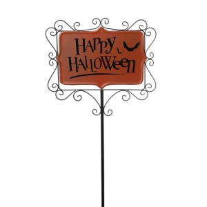 Deko Gartenstecker Happy Halloween aus orange-schwarzem Metall mit Fledermaus-Motiv und Zierschnörkeln.