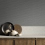 Graue Marburg Vliestapete mit Gewebestruktur und Textiloptik im modernen Wohnraum.