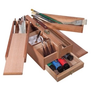 Artina Vannes Malkoffer aus Holz mit Malfarben, Pinseln und Malspachteln.