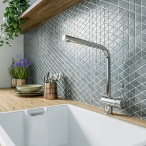 Ideal Standard Ceralook Küchenarmatur mit hohem Auslauf in Chrom über einer Spüle.