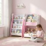 Mädchen liest vor rosa-weißem AIYAPLAY Kinderregal aus MDF mit Wolken-Design. Bücher & Spielzeug im Kinderzimmer.