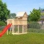 Karibu Stelzenhaus Frieda mit roter Rutsche und Kletterwand im Garten.