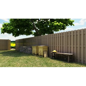 Grauer Bohlenzaun (90x180cm) im Garten, mit Bienenkörben und Holzstapel.