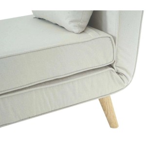 Detailansicht: Creme-beiger MCW Schlafsessel D35 mit Holzfuß und Kissen.