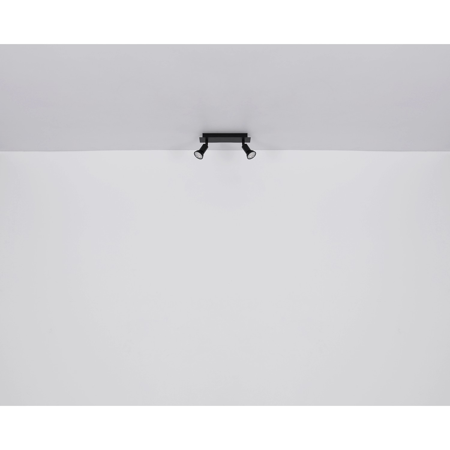 Globo Strahler Drew, 3-flammig, schwarz matt, an der Decke montiert.