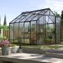 Schwarzes Vitavia Gewächshaus Jupiter 8300 HKP 6mm im Garten.