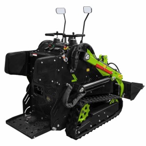 Grün-schwarzer Zipper Minikompaktlader ZI-MKL620 mit Kettenantrieb, Schaufel und Bedienfeld. Vielseitige Baumaschine.