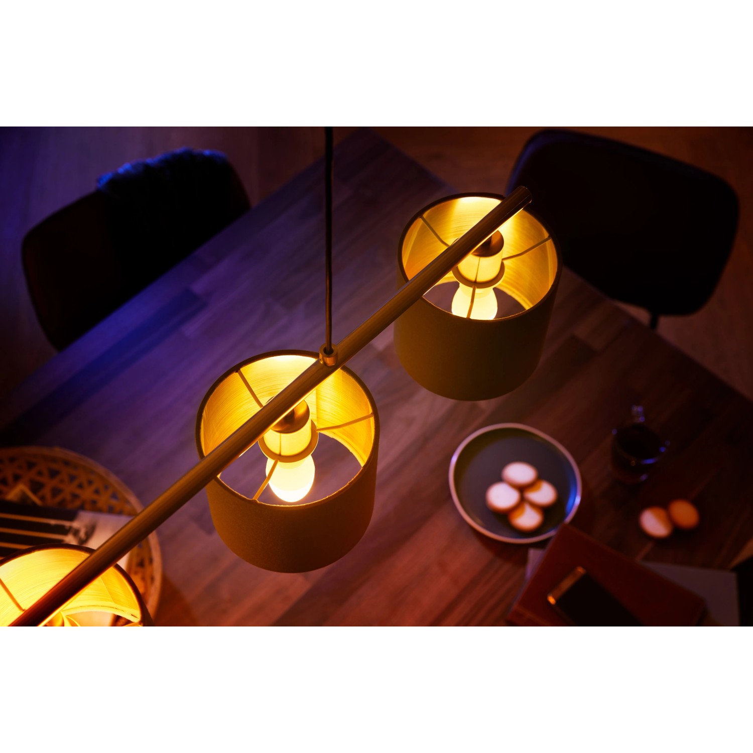 Philips Hue White E14 LED-Lampe im Doppelpack, warmweißes Licht für smarte Beleuchtung.