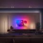 Philips Hue Lightstrip Gradient Ambiente: TV-Beleuchtung mit Farbverlauf im Wohnzimmer.