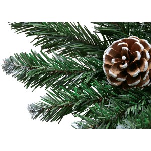 Detailaufnahme: Kunsttanne Blavand mit Zapfen und Kunstschnee, ideal als Weihnachtsbaum.