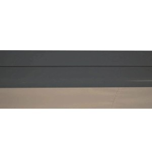 Geschlossene MCW Kassettenmarkise, 4,5x3m, creme-farbener Stoff, anthrazitfarbene Kassette.