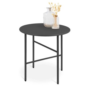 Schwarzer Bomoe Finn Beistelltisch aus Metall, Ø 44x46cm, mit Deko-Vasen.