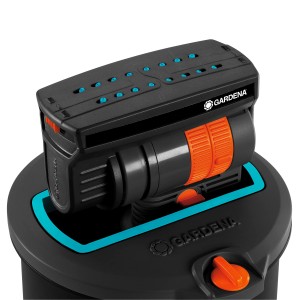Gardena Sprinklersystem Versenk-Viereckregner OS 140 für Rasenbewässerung. Regner mit orangenen Einstellrädern.
