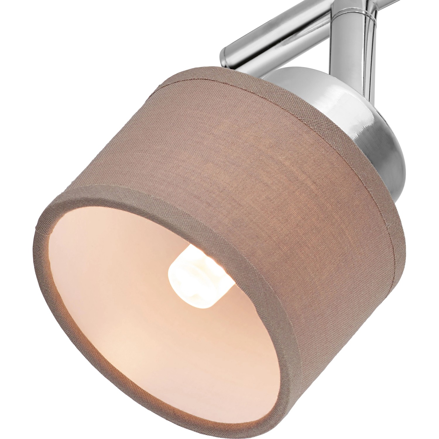 Detailaufnahme: OBI LED Spot Loreto, 4-flammig, Chrom, Stoffschirm, warmes Licht.