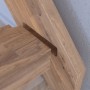 Detailaufnahme: Gerade Treppe Mykonos Eiche mit Setzstufen und Holz-Design-Geländer links.