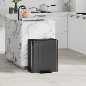 Schwarzer HOMCOM Treteimer 40L für Abfalltrennung in moderner Küche. Metall, fingerabdruckresistent.