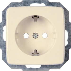 Kopp Steckdose Rivo, cremeweiß, mit erhöhtem Berührungsschutz.