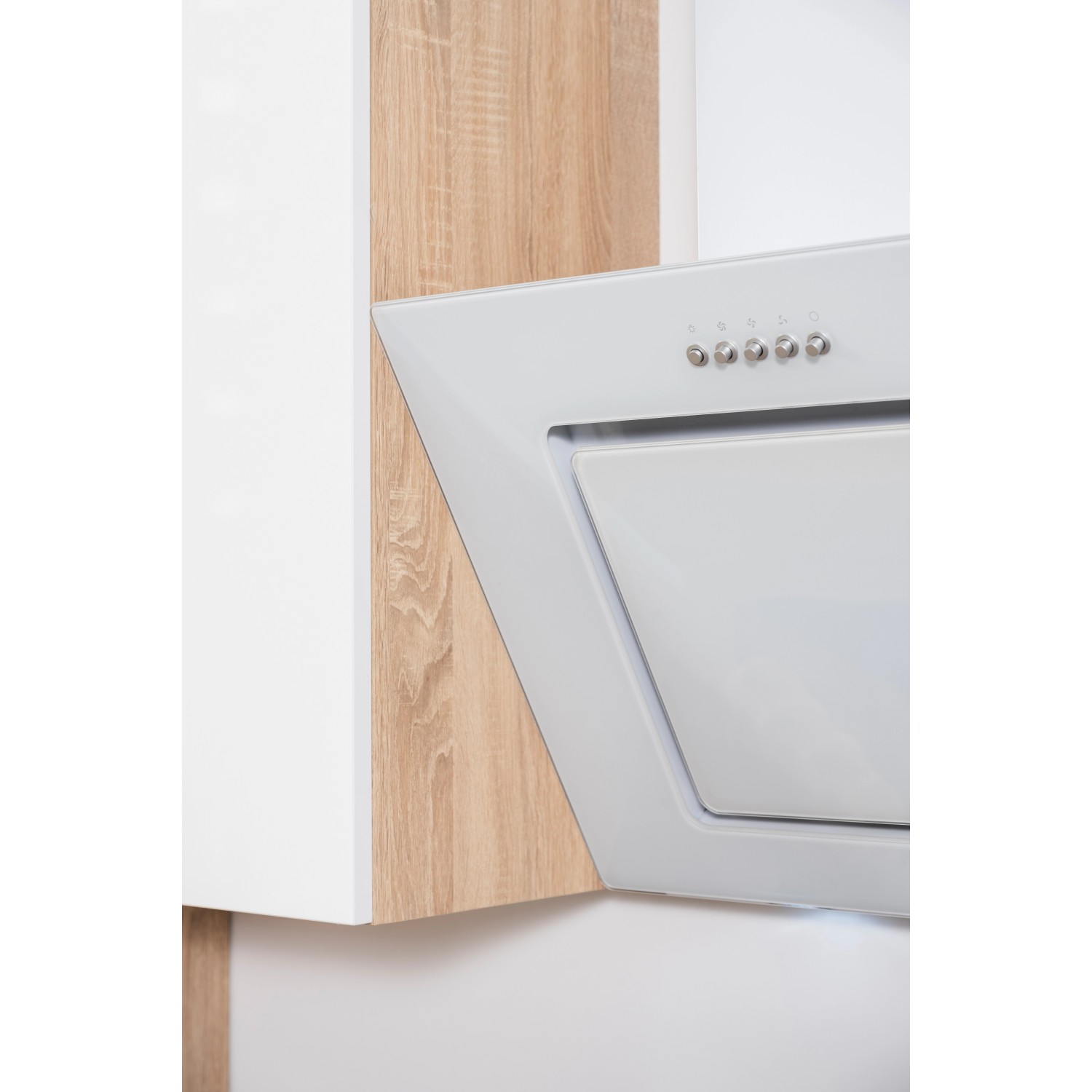 Detailansicht: Respekta Premium Küchenzeile in Weiß Hochglanz und Eiche Sägerau mit Dunstabzugshaube.