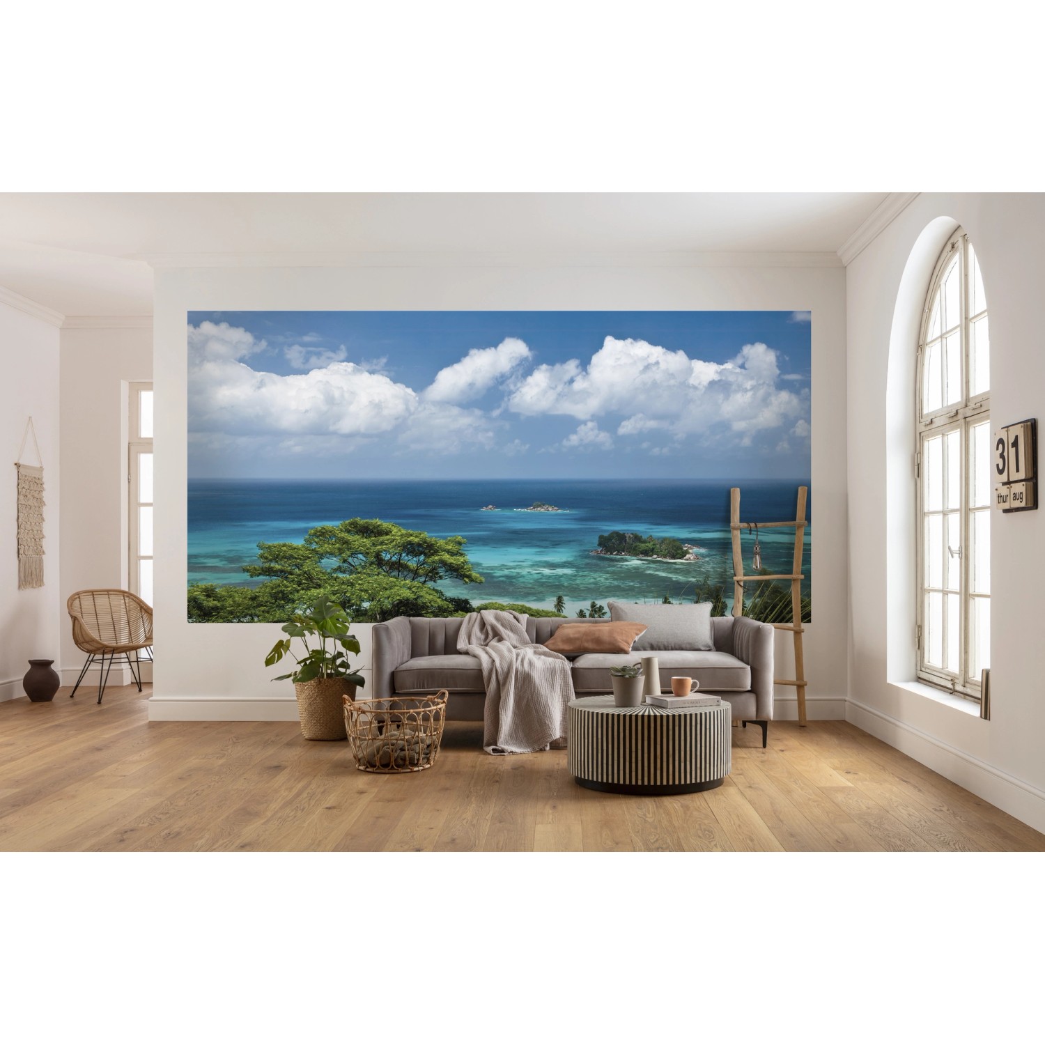 Vlies Fototapete The Sea View (400x200 cm) mit Meerblick im Wohnzimmer.