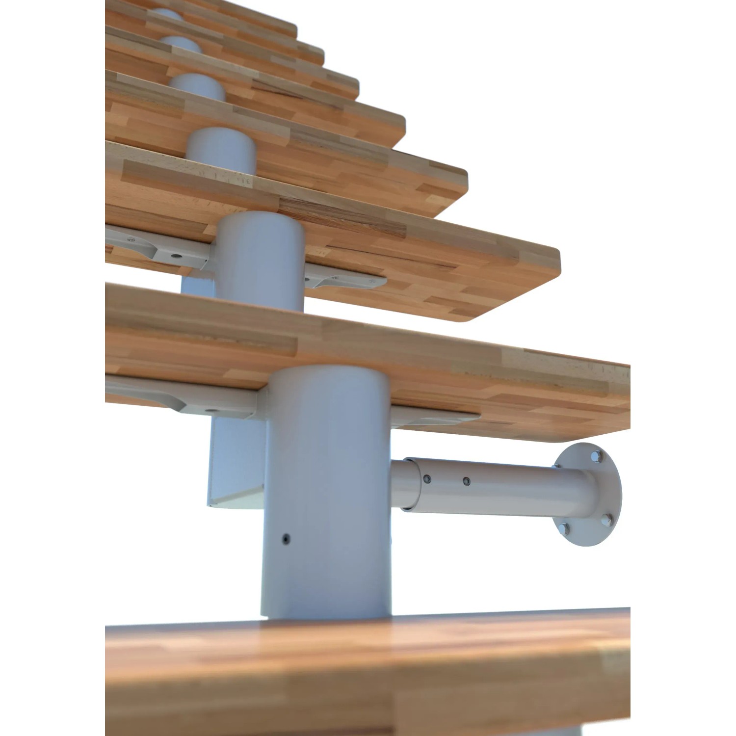 Detailansicht der weißen Minka Mittelholmtreppe Comfort Top mit Buchenholzstufen.