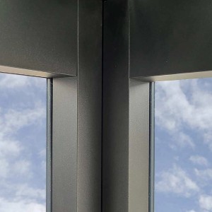 SunElements Innenverkleidung 4.2 schwarz für SunGarden Gewächshaus, Detailansicht.