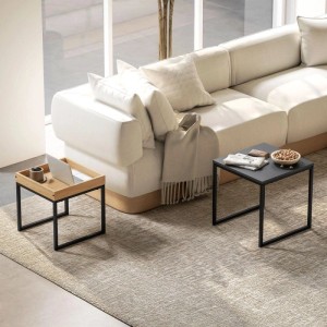 HOMCOM 2er-Set eckige Couchtische: schwarzer Beistelltisch und Tisch mit Holzplatte im Wohnzimmer.