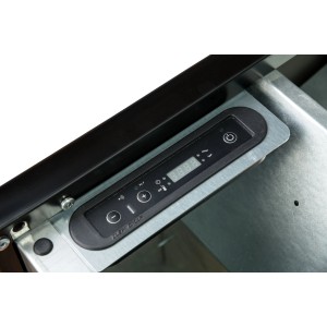 Detailaufnahme: Bedienfeld des schwarzen Blaze Pelletofen Baby 5 kW mit Display und Tasten.
