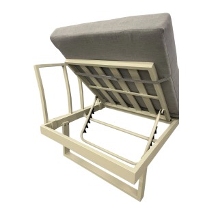 Detailansicht des Greemotion Lima Lounge-Sets: Aluminiumrahmen und graue Kissen, Mechanismus zur Höhenverstellung des Tisches sichtbar.