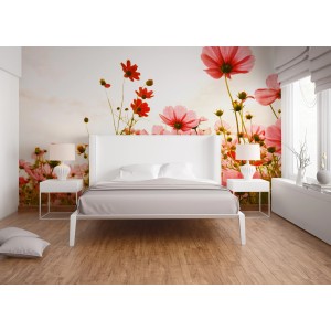 Fototapete Blumenwiese in Rosa, Rot und Weiß im Vintage-Stil, angebracht im Schlafzimmer.